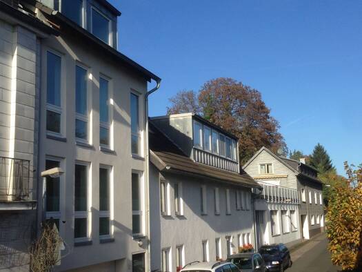Mehrfamilienhaus zum Kauf als Kapitalanlage geeignet 650.000 € 9 Zimmer 383 m² 251 m² Grundstück Brunnenstraße 12 Rolandswerth Remagen 53424