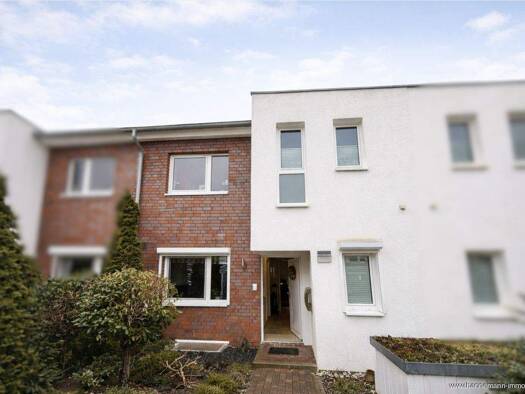 Reihenmittelhaus zum Kauf 495.000 € 5 Zimmer 147,2 m² 176 m² Grundstück frei ab 01.12.2026 Pinneberg 25421