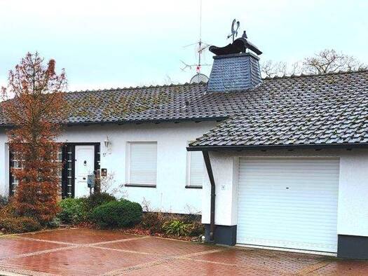 Einfamilienhaus zum Kauf 10 Zimmer 178 m² 872 m² Grundstück frei ab sofort Hennen Iserlohn 58640