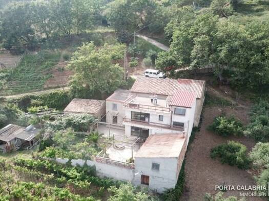 Bauernhaus zum Kauf 190.000 € 5 Zimmer 220 m² 6.000 m² Grundstück Cetraro 87022