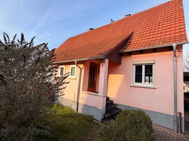 Doppelhaushälfte zur Miete 1.250 € 4 Zimmer 86,1 m² 536 m² Grundstück frei ab 01.11.2026 Aldingen Aldingen 78554