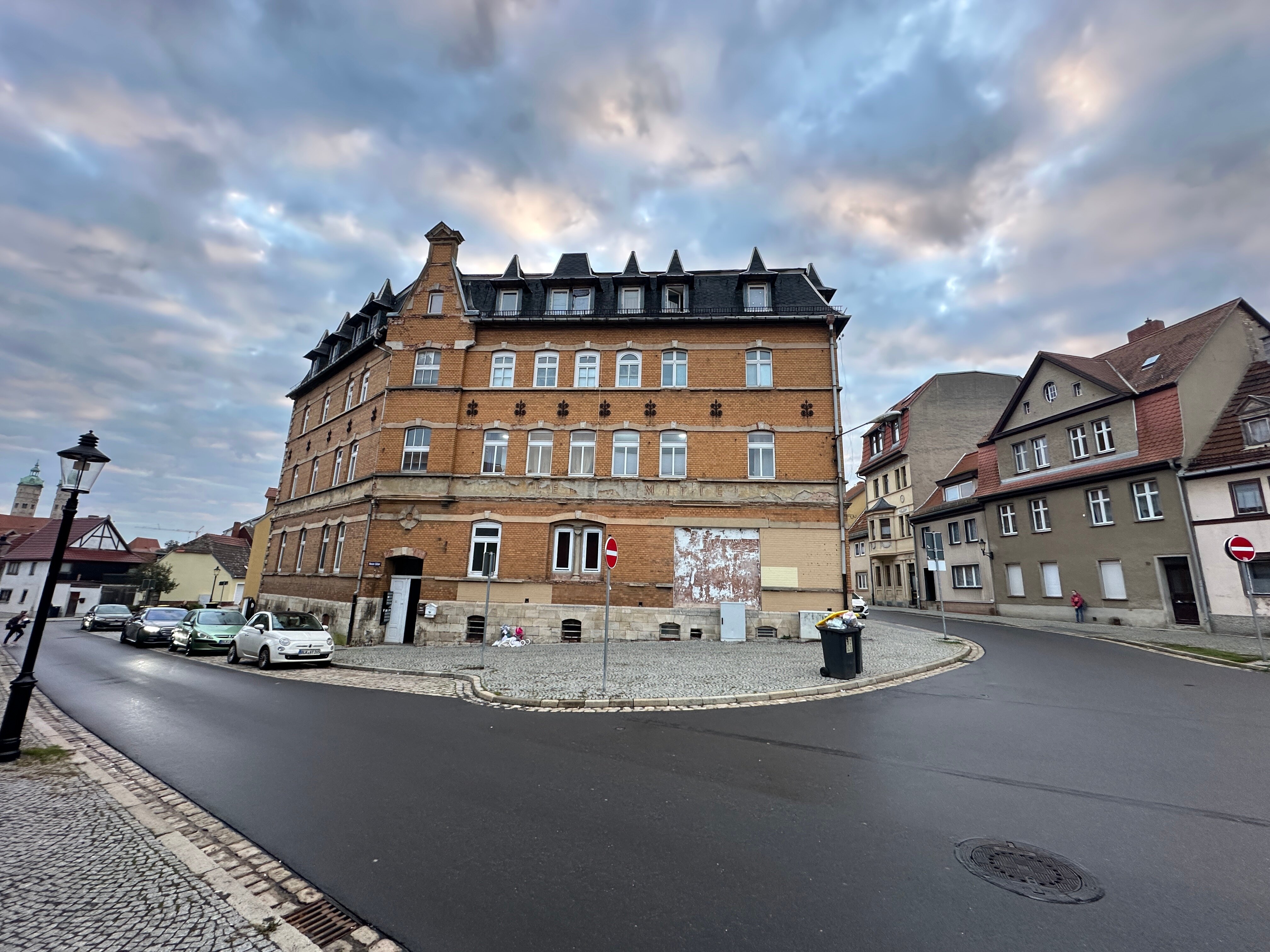 Mehrfamilienhaus zum Kauf als Kapitalanlage geeignet 350.000 € 643 m²<br/>Wohnfläche 262 m²<br/>Grundstück Michaelisstraße 40 Naumburg Naumburg (Saale) 06618