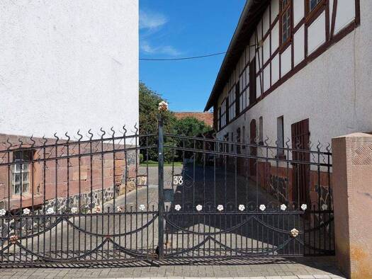 Einfamilienhaus zum Kauf provisionsfrei 253.000 € 7 Zimmer 209,4 m² 1.262 m² Grundstück frei ab sofort Roßdorf Amöneburg 35287