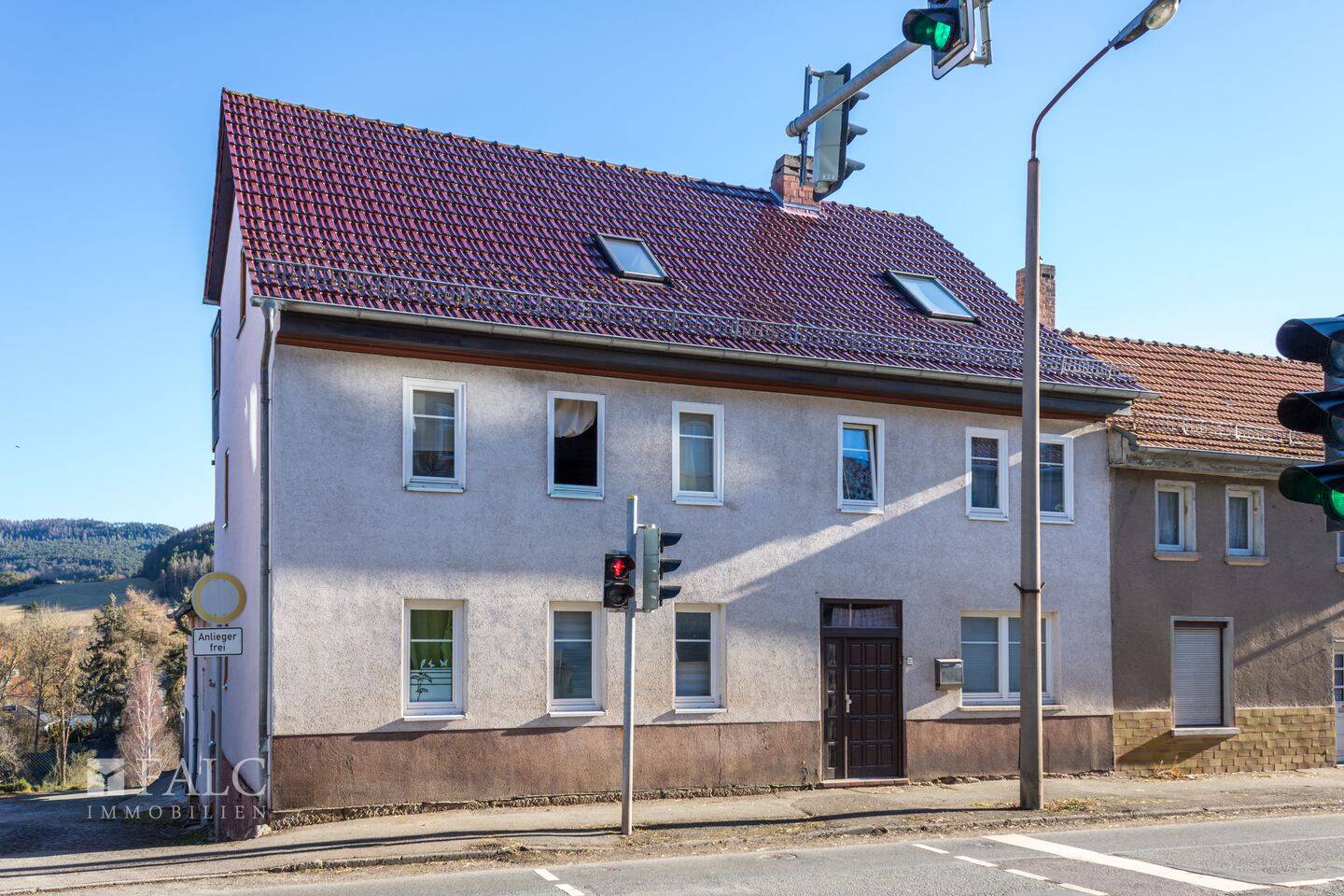 Immobilie in Plaue - Wohnhaus mit 3 WE + Zimmervermietung - Bild 1