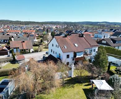 Mehrfamilienhaus zum Kauf 399.000 € 8 Zimmer 219 m² 690 m² Grundstück frei ab sofort Haidhof Maxhütte-Haidhof 93142
