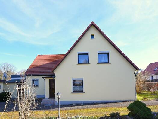 Doppelhaushälfte zum Kauf 349.000 € 3,5 Zimmer 77,5 m² 770 m² Grundstück Bühlau/Weißer Hirsch Dresden 01326