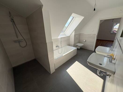 Wohnung zur Miete 1.020 € 4 Zimmer 97 m² Geschoss 3/3 frei ab sofort Burk Burk 91596