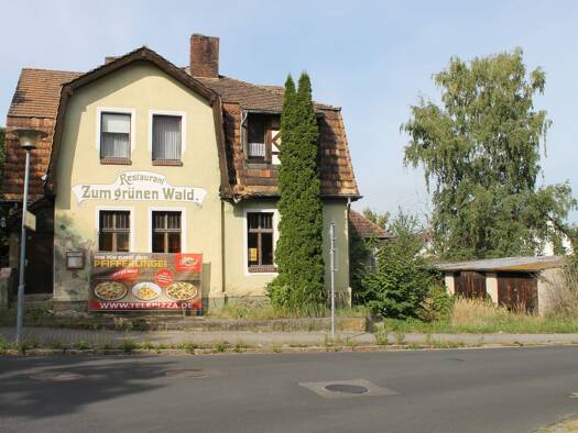 Haus zum Kauf 13.500 € 12 Zimmer 86 m² 1.048 m² Grundstück Wohn- und Geschäftshaus Mühlstraße 32 Weißwasser 02943