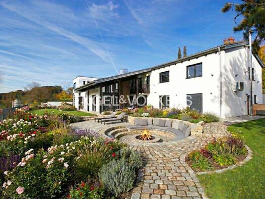 Villa zum Kauf 10 Zimmer 480 m² 1.340 m² Grundstück Etterzhausen Nittendorf-Etterzhausen 93152