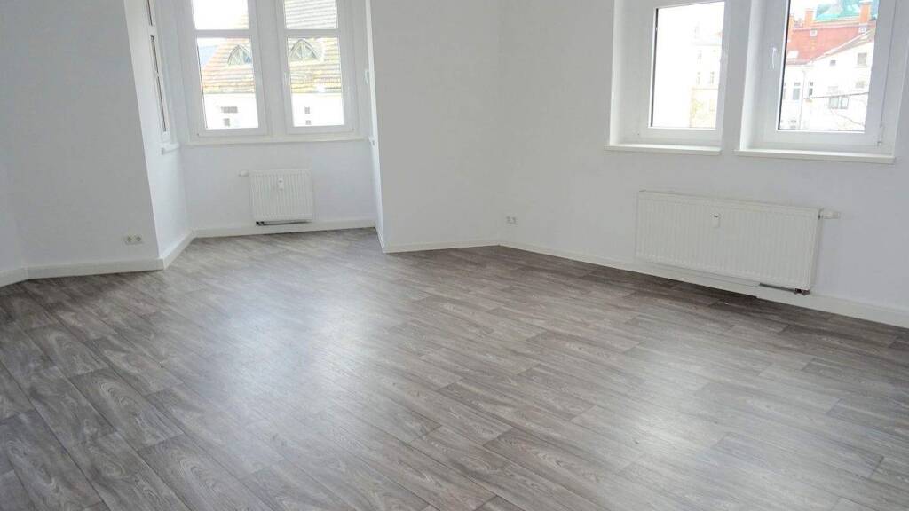 Wohnung zur Miete 580 € 3 Zimmer 99 m² 3. Geschoss frei ab sofort Werdau 08412