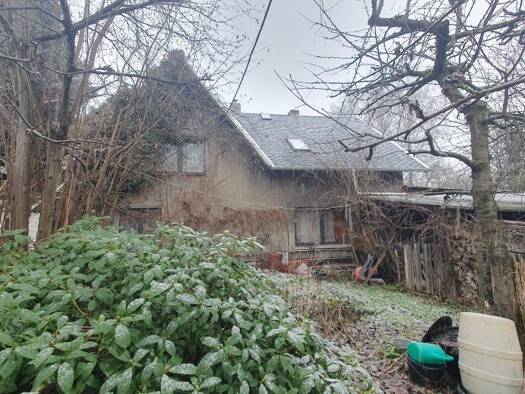 Einfamilienhaus zum Kauf 100.000 € 5 Zimmer 130 m² 1.680 m² Grundstück Alte Gasse 15 Leukersdorf 09387