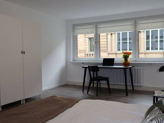 WG-Zimmer zur Miete 720 € 20 m² frei ab sofort Kienestraße 37 Mitte Stuttgart 70174