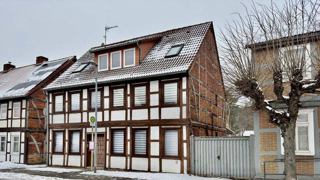 Einfamilienhaus zum Kauf 84.000 € 192 m² 701 m² Grundstück Bergen Bergen (Dumme) 29468