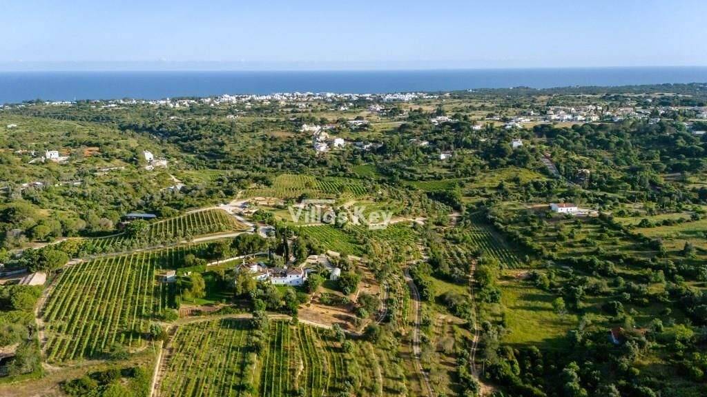 Haus zum Kauf 15.000.000 € 300.000 m² Grundstück Porches 8400