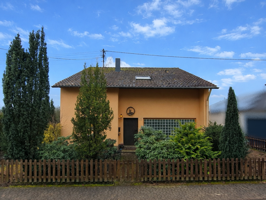 Einfamilienhaus zum Kauf 299.000 € 8 Zimmer 212 m² 831 m² Grundstück frei ab sofort Besseringen Merzig 66663