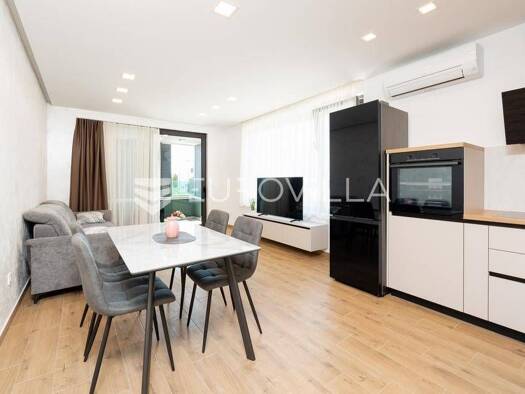 Studio zur Miete 950 € 1 Zimmer 53 m² 1. Geschoss Borik Diklo - Puntamika