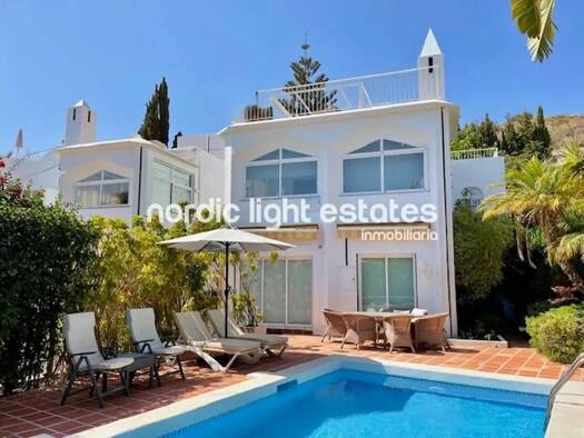 Chalet zum Kauf 850.000 € 4 Zimmer 190 m² Nerja 29780