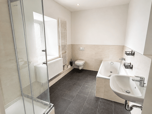 Wohnung zur Miete 830 € 4 Zimmer 113,3 m² 2. Geschoss frei ab sofort Zwickauer Straße 324 Schönau Schönau 09116