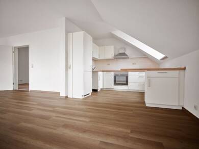 Wohnung zur Miete 506 € 3 Zimmer 72,2 m² Dachgeschoss, 2. Geschoss frei ab 01.06.2025 Lessingstraße 6 Oschatz Oschatz 04758