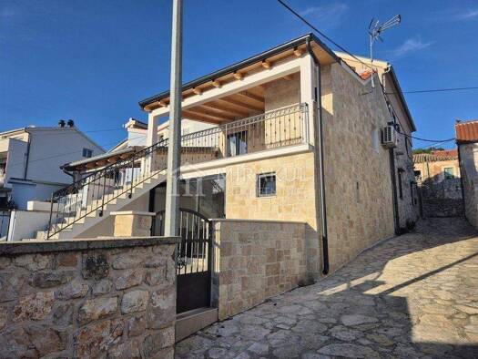 Haus zur Miete 1.100 € 3 Zimmer 90 m² Jezera, Tisno Tisno