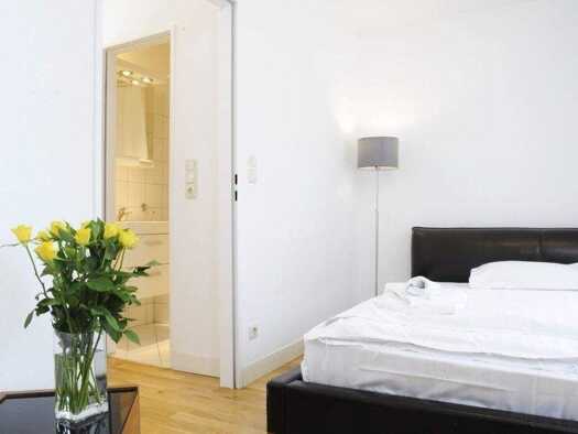 Wohnung zur Miete 1.599 € 2 Zimmer 43 m² 2. Geschoss Rödelheimer Parkweg 5 Rödelheim Mitte-West 60489