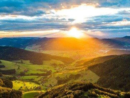 Hotel zum Kauf 1.500.000 € 24 Betten 300 m² Gastrofläche 1.200 m² Grundstück Neustadt Titisee-Neustadt 79822