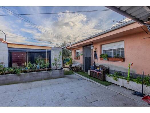 Villa zum Kauf 340.000 € 3 Zimmer 141 m² 300 m² Grundstück >C. de Sta. Lucía > Móstoles 28935