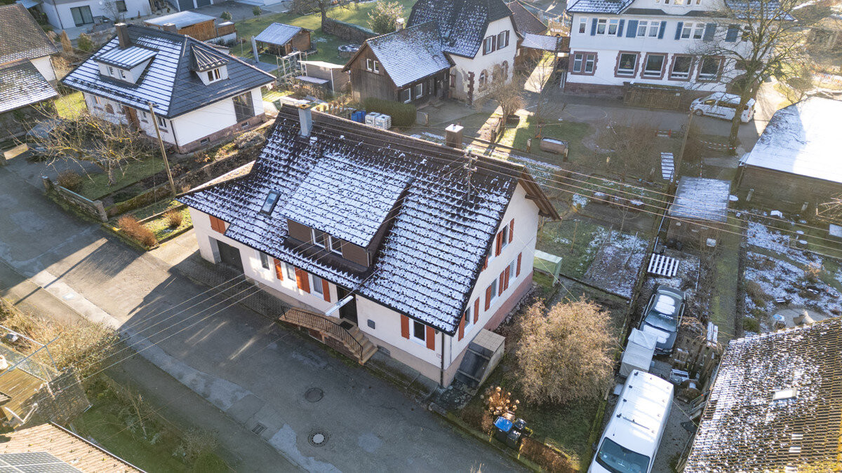 Einfamilienhaus zum Kauf 291.000 € 7,5 Zimmer 160 m²<br/>Wohnfläche 752 m²<br/>Grundstück Rötenbach Alpirsbach / Rötenbach 72275