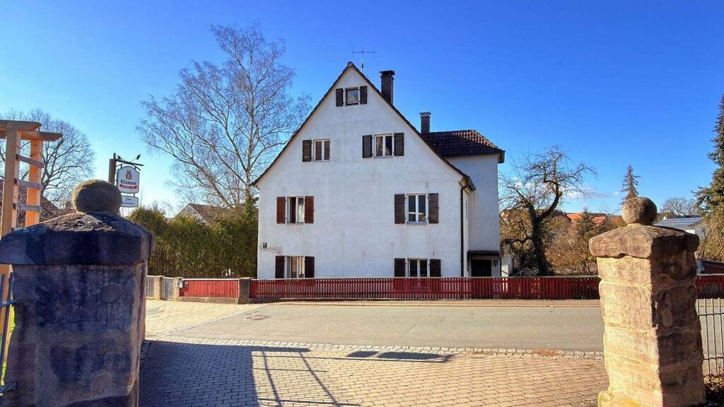 Mehrfamilienhaus zum Kauf 590.000 € 9 Zimmer 240 m² 631 m² Grundstück frei ab sofort Esperstraße 17 Uttenreuth 91080