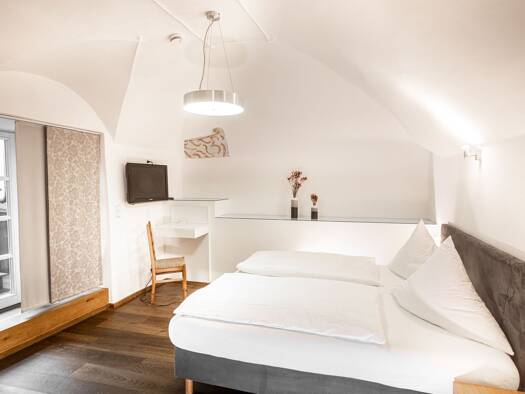Hotel zur Miete provisionsfrei 2.000 € 4 Zimmer 110 m² Gastrofläche Burghausen 84489