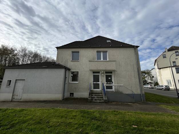 Mehrfamilienhaus zum Kauf provisionsfrei 290.000 € 6 Zimmer 141,9 m² 586 m² Grundstück Alte Laerfeldstr. 120 Laer Ost 44803
