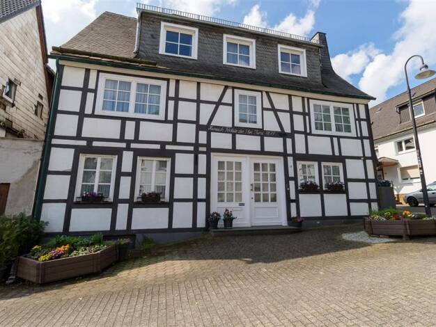 Mehrfamilienhaus zum Kauf 236.000 € 12 Zimmer 263 m² 417 m² Grundstück Brilon Brilon 59929