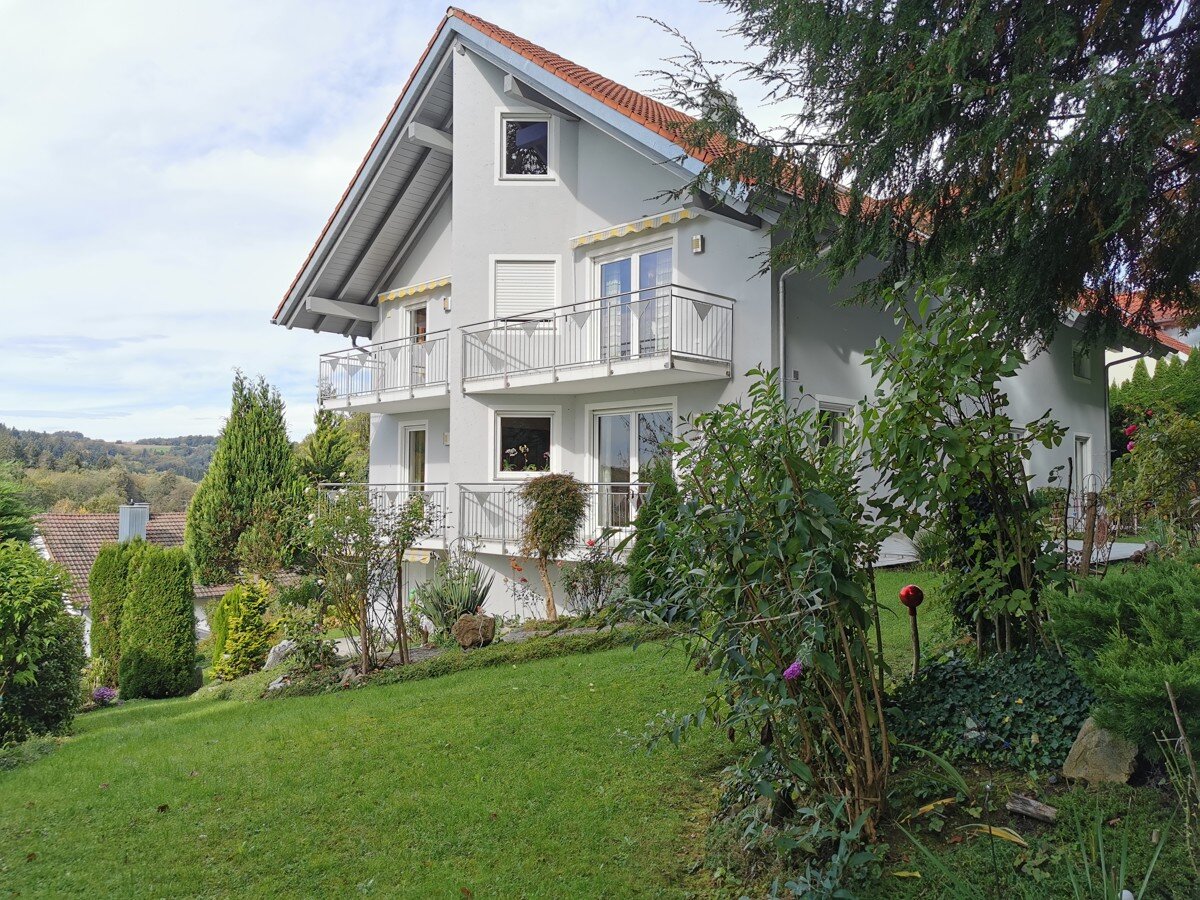 Mehrfamilienhaus zum Kauf 965.000 € 13 Zimmer 320 m²<br/>Wohnfläche 1.400 m²<br/>Grundstück Seebach Deggendorf 94469