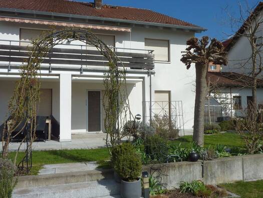 Mehrfamilienhaus zur Miete 1.100 € 4,5 Zimmer 121 m² 500 m² Grundstück frei ab sofort Hallstadt 96103