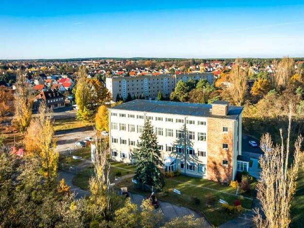 Bürogebäude zum Kauf als Kapitalanlage geeignet 780.000 € 2.105,2 m² 4.952 m² Grundstück Lauta Lauta 02991