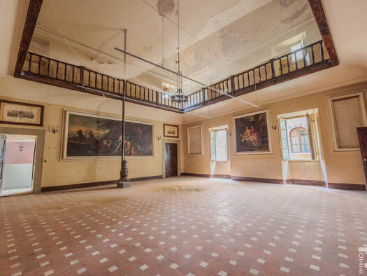 Mehrfamilienhaus zum Kauf 30 Zimmer 900 m² frei ab sofort Cortona 52044