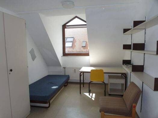 Studio zur Miete 410 € 1 Zimmer 17 m² 5. Geschoss frei ab 01.04.2026 Innenstadt Erlangen 91054