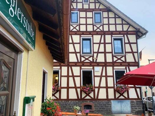 Restaurant zum Kauf 109.500 € 181 m² Gastrofläche 265 m² Grundstück Hauptstraße 57 Groß-Felda Feldatal 36325