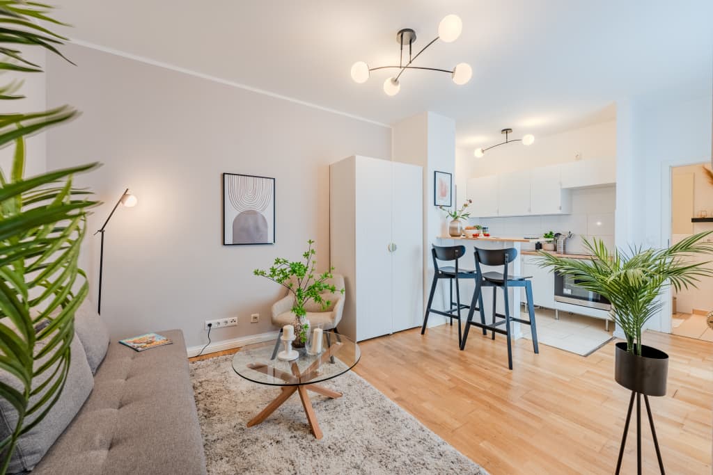 Wohnung zur Miete Wohnen auf Zeit 1.710 € 2 Zimmer 38 m²<br/>Wohnfläche 11.06.2025<br/>Verfügbarkeit Herrfurthstraße Neukölln Berlin 12049