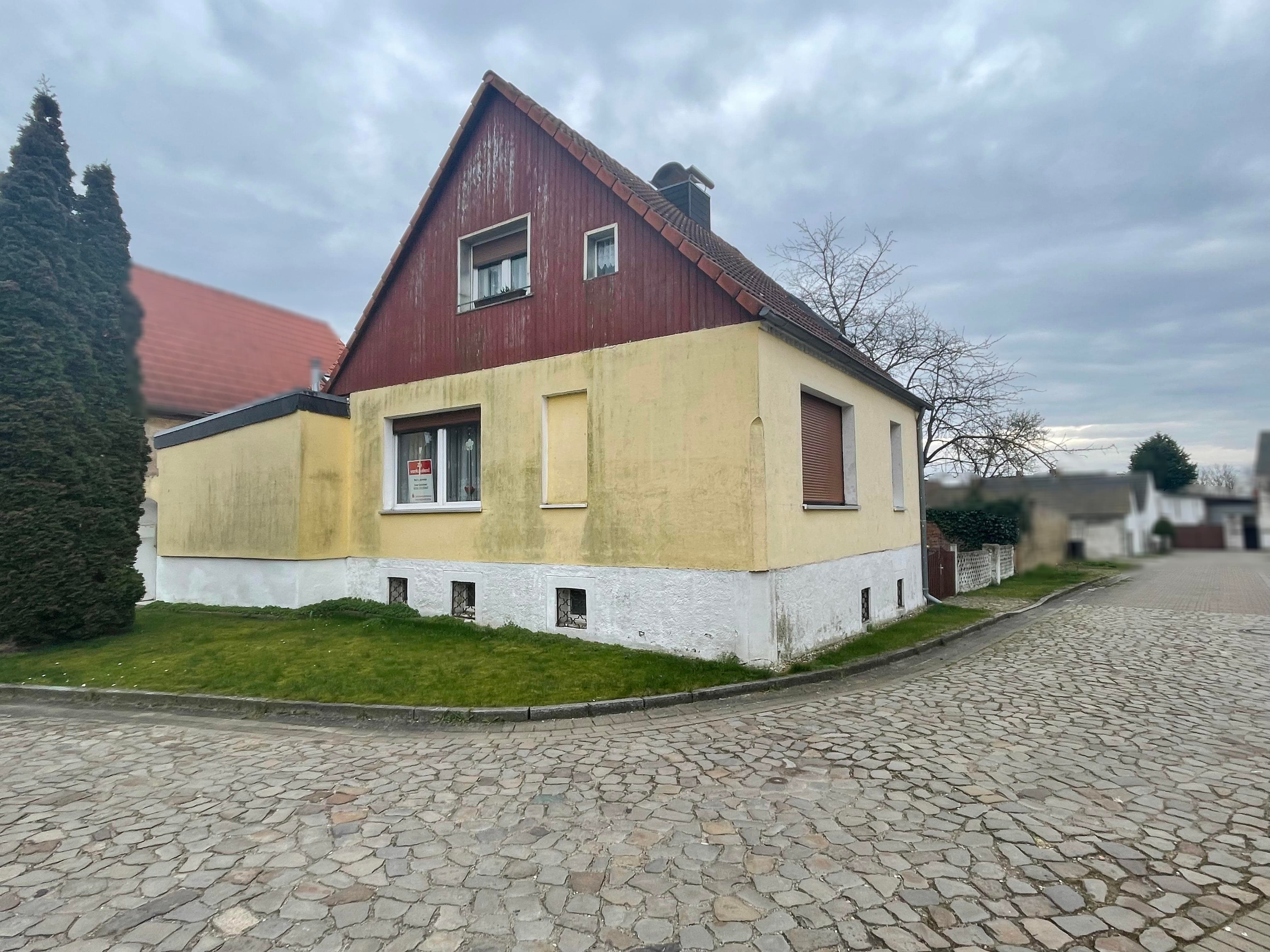 Einfamilienhaus zum Kauf 70.000 € 3 Zimmer 118 m²<br/>Wohnfläche 251 m²<br/>Grundstück ab sofort<br/>Verfügbarkeit Borne 39435