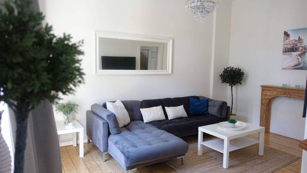 Haus zur Miete Wohnen auf Zeit 2.400 € 5,5 Zimmer 140 m² frei ab sofort Huder Strasse Woltmershausen Bremen 28197