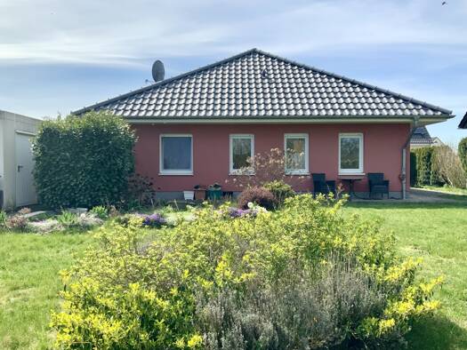 Bungalow zum Kauf 299.000 € 3 Zimmer 96 m² 583 m² Grundstück Leuna 06237