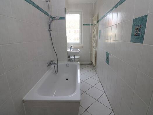 Wohnung zur Miete 409 € 3 Zimmer 57,8 m² 3. Geschoss Franz-Kögler-Ring 22 Freiberg 09599