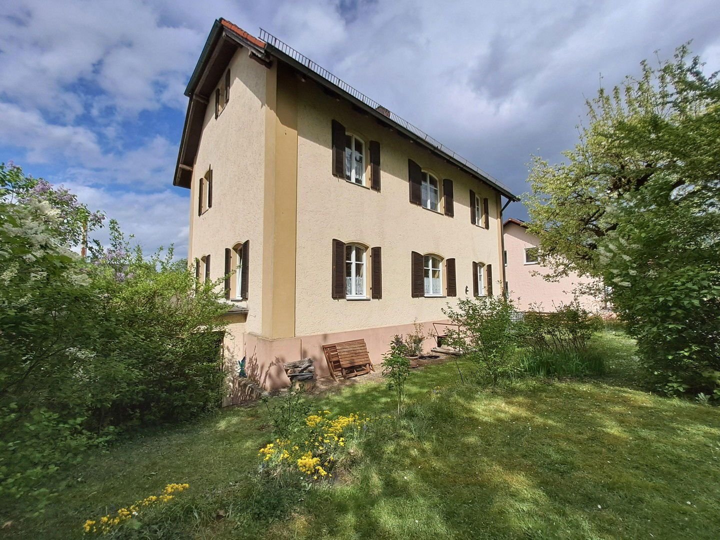 Mehrfamilienhaus zum Kauf provisionsfrei 359.000 € 7 Zimmer 170 m²<br/>Wohnfläche 1.058 m²<br/>Grundstück Maxhütte Maxhütte-Haidhof 93142