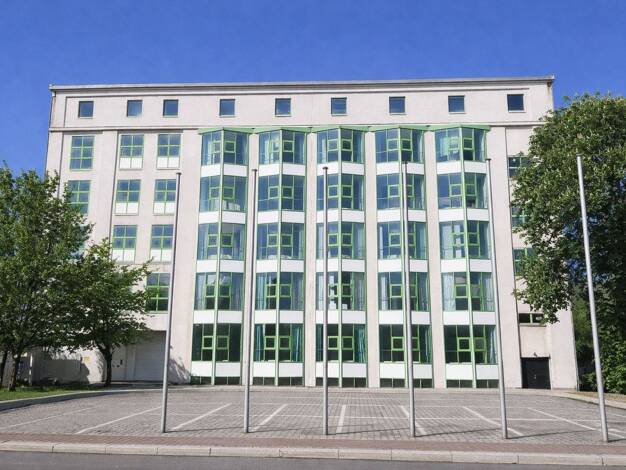 Mehrfamilienhaus zum Kauf provisionsfrei 8.580.000 € 100 Zimmer 7.193 m² 3.026 m² Grundstück Landsberger Straße 16 Freiimfelde Ost 06112