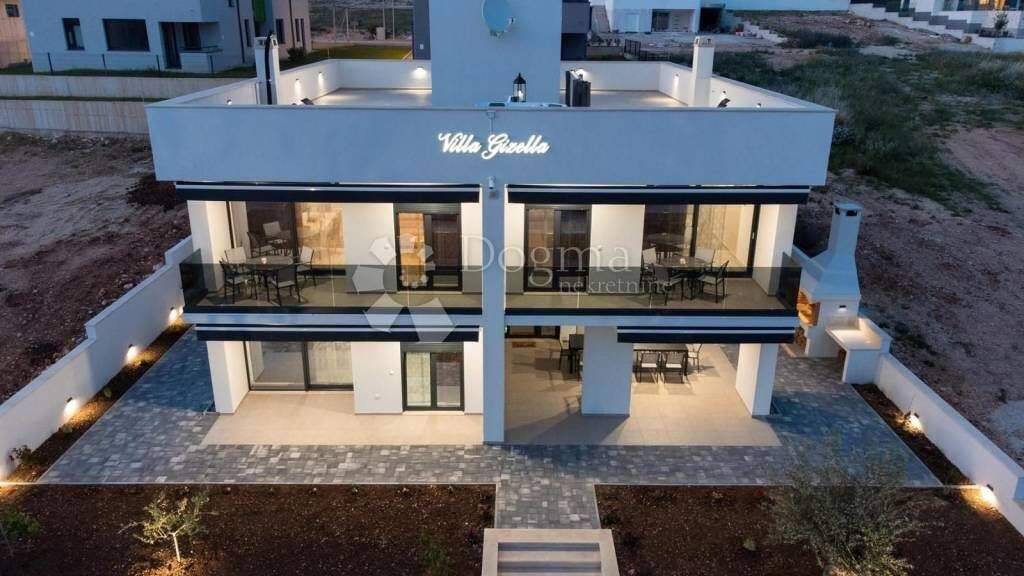 Haus zum Kauf 1.300.000 € 11 Zimmer 343 m² Sveti Filip i Jakov