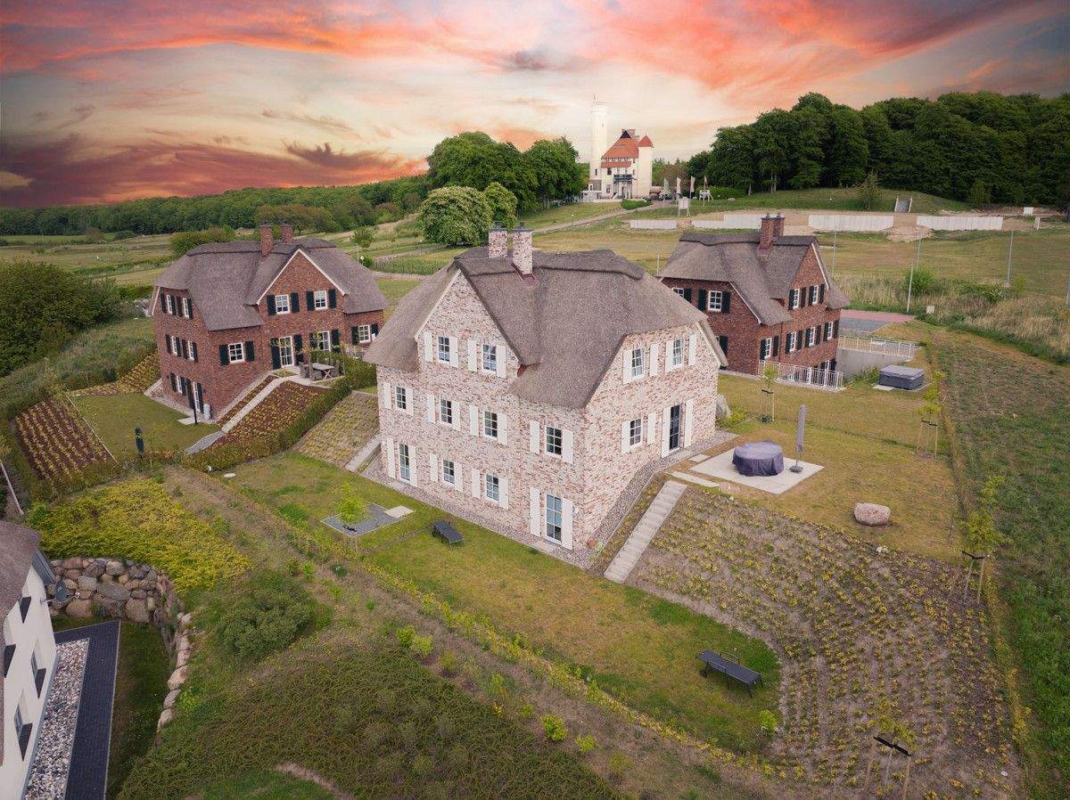 Immobilie in Lohme - Exklusive Gartenwohnung in Reetdachvilla auf Rügen - Neubau mit Sauna - Bild 1