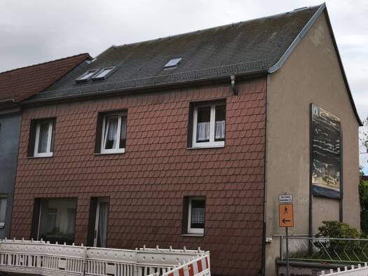 Einfamilienhaus zum Kauf 100.000 € 7 Zimmer 100 m² 141 m² Grundstück Saalfeld Saalfeld/Saale 07318
