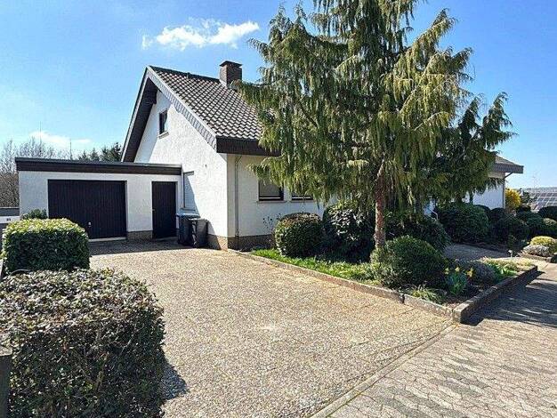 Einfamilienhaus zum Kauf 399.000 € 10 Zimmer 303 m² 725 m² Grundstück Weiherstraße 19 Riegelsberg 66292