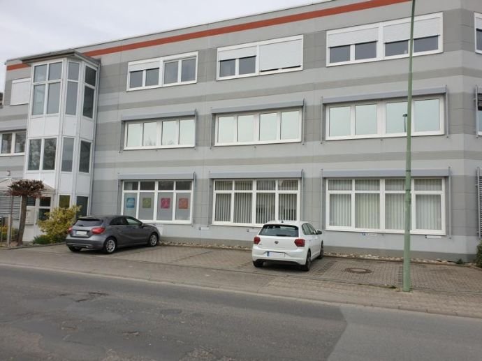 Bürofläche zur Miete 2.400 € 220 m²<br/>Bürofläche Massenheim Bad Vilbel 61118